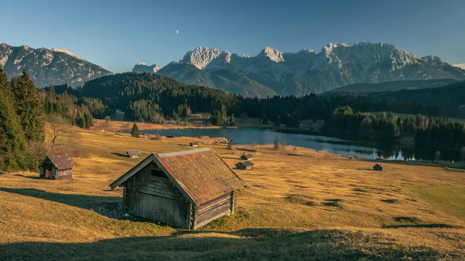 Cabaña de madera en los Alpes bávaros